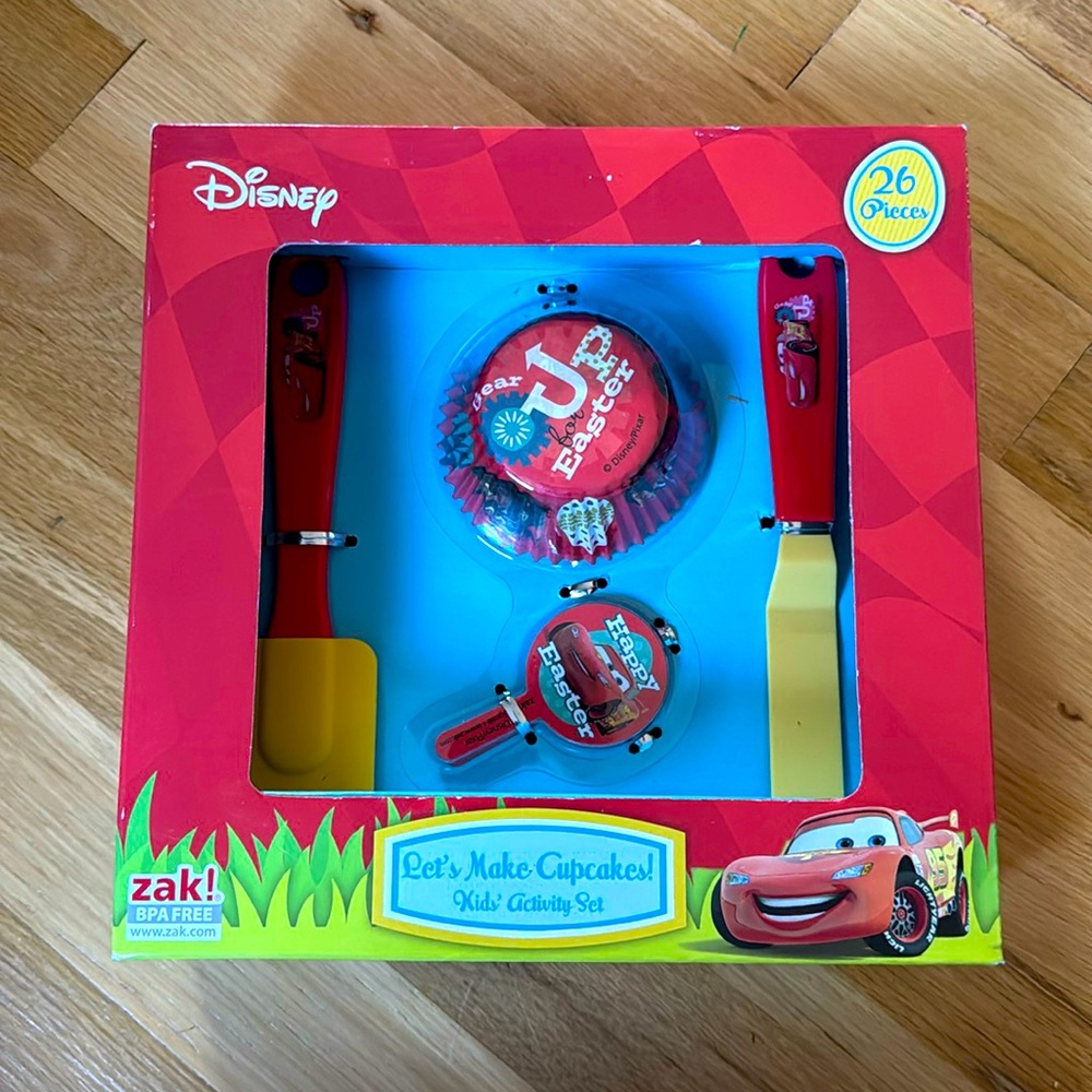 NIB - Disney Cars Easter Cupcake Baking Set 26 pieces ⚡️